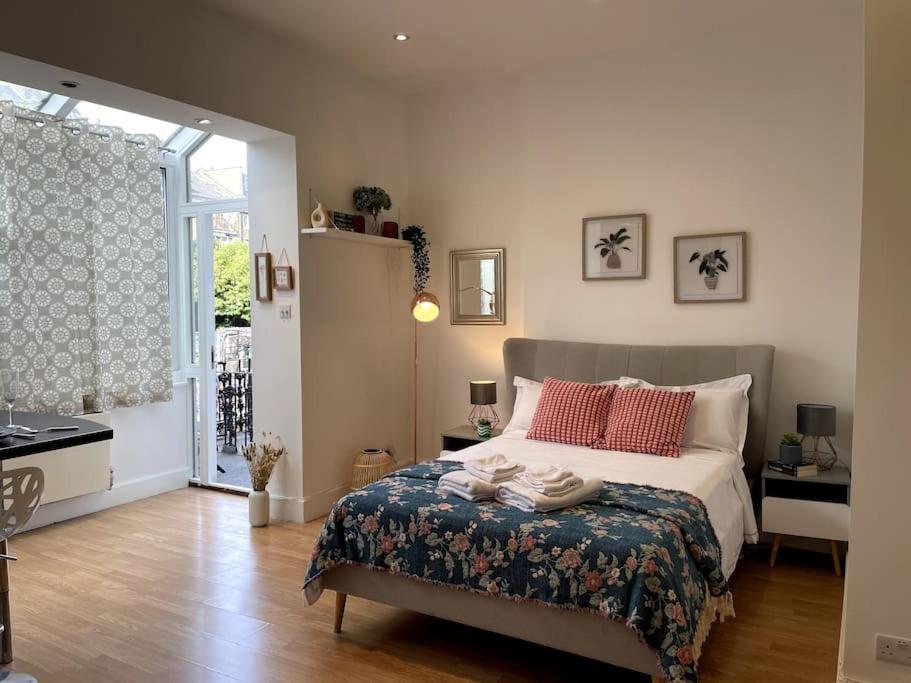 Cute&Cozy Studio Apt In Barons Court Londres Exterior foto