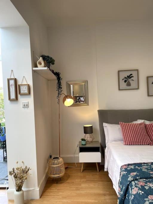 Cute&Cozy Studio Apt In Barons Court Londres Exterior foto